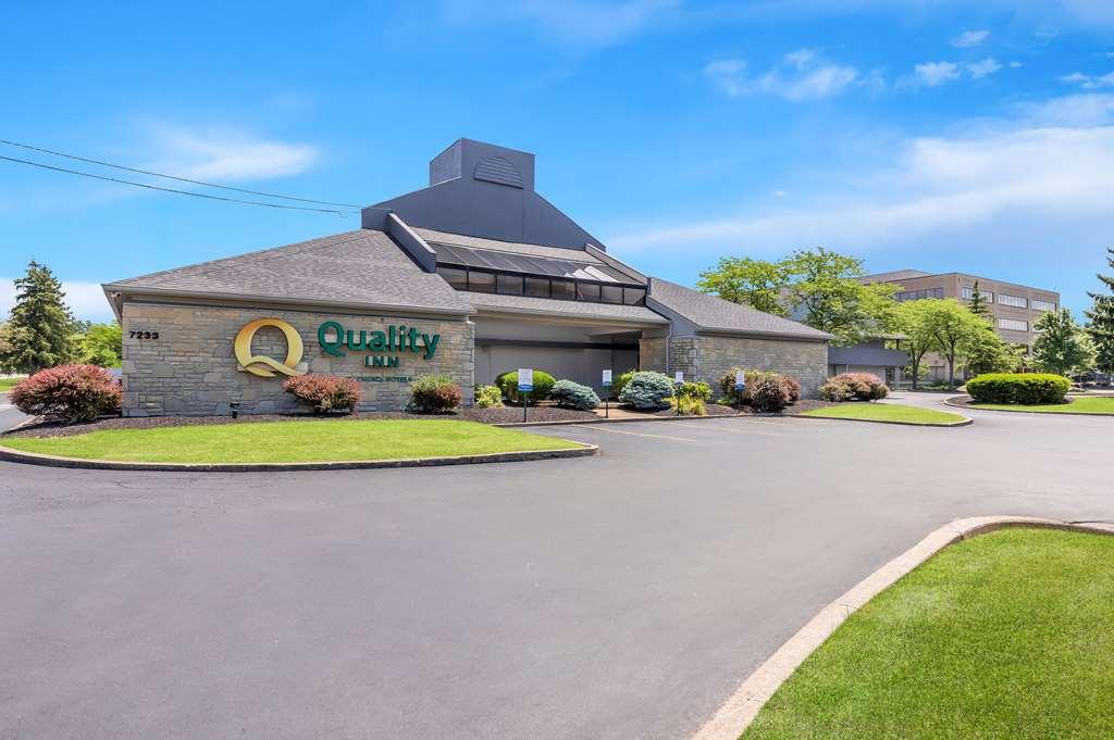 Quality Inn Middleburg Heights Bagian luar foto