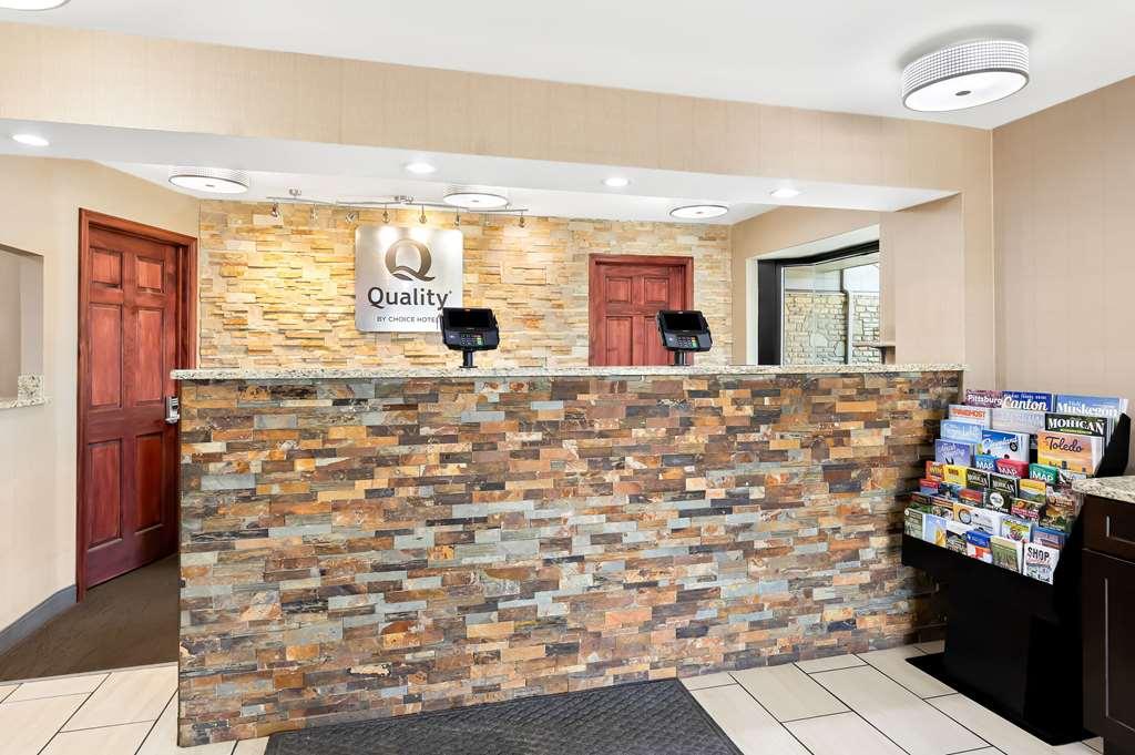 Quality Inn Middleburg Heights Interior foto